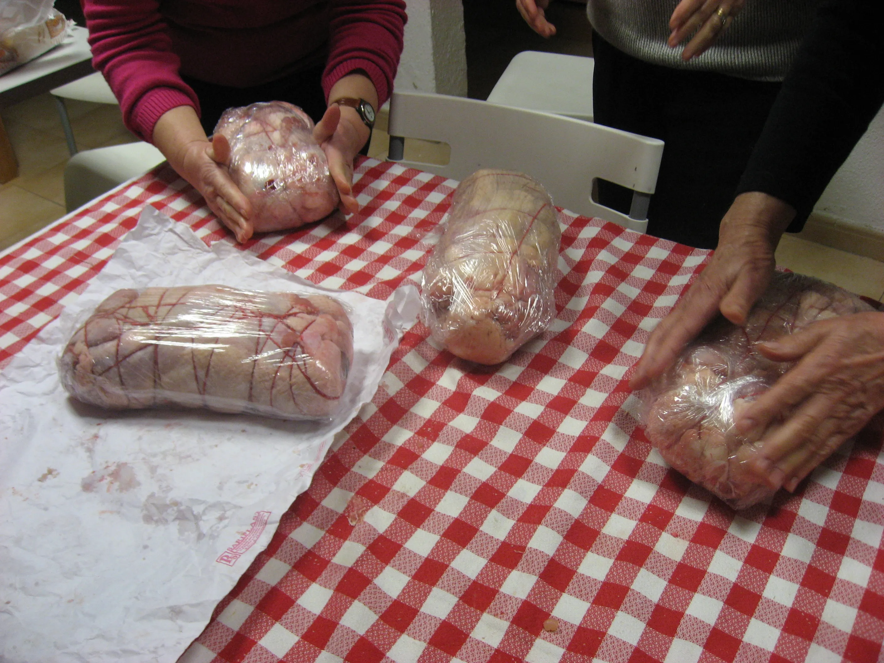 Podem dir que aquestes festes a les nostres cases hem menjat ROTLLO DE POLLASTRE FARCIT AMB PERNIL I FORMATGE, fet per nosaltres.