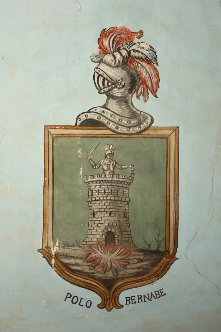 L’escut policromat de Polo de Bernabé, a l’escala del palau