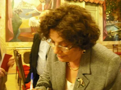 L’autora signant exemplars.